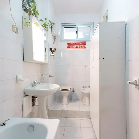 Pothos - Eng Ita - Air Conditioning Wi-fi Fridge Netflix Local Guide - Aria Condizionata, Frigo, Internet, Guida Locale بيت ضيافة كالياري