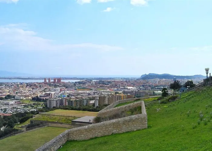 Pothos - Eng Ita - With Air Conditioning Wi-fi Fridge Netflix Bike Rent Local Guide - Con Aria Condizionata, Frigo, Internet, Guida Locale, Noleggio Bici Cagliari