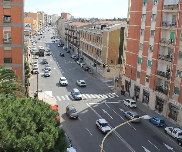 Pothos - Eng Ita - With Air Conditioning Wi-fi Fridge Netflix Bike Rent Local Guide - Con Aria Condizionata, Frigo, Internet, Guida Locale, Noleggio Bici Cagliari