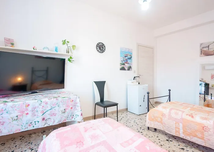 Pothos - Eng Ita - Air Conditioning Wi-fi Fridge Netflix Local Guide - Aria Condizionata, Frigo, Internet, Guida Locale Πανσιόν