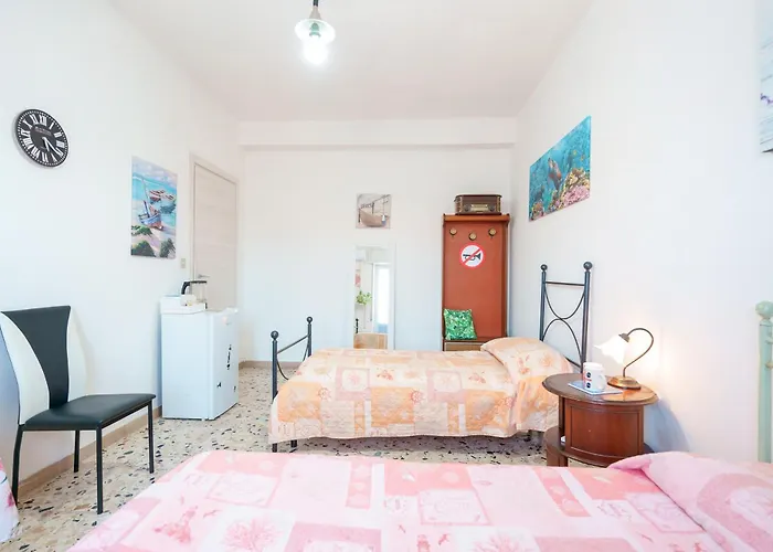 Pothos - Eng Ita - Air Conditioning Wi-fi Fridge Netflix Local Guide - Aria Condizionata, Frigo, Internet, Guida Locale Πανσιόν Κάλιαρι