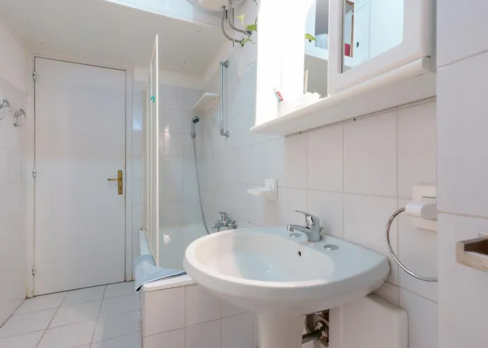 Affittacamere Pothos - Eng Ita - With Air Conditioning Wi-fi Fridge Netflix Bike Rent Local Guide - Con Aria Condizionata, Frigo, Internet, Guida Locale, Noleggio Bici Cagliari