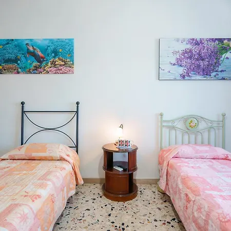 Pothos - Eng Ita - Air Conditioning Wi-fi Fridge Netflix Local Guide - Aria Condizionata, Frigo, Internet, Guida Locale Gasthuis Cagliari