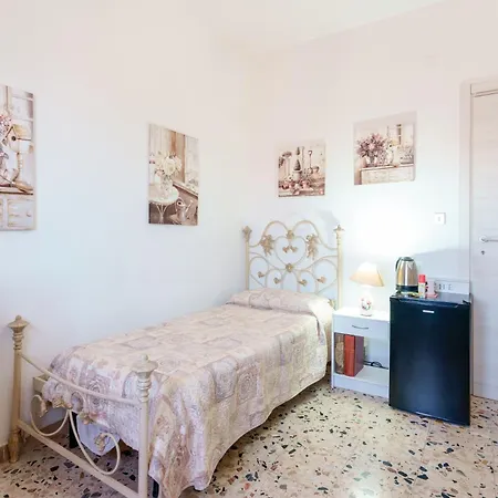 Pothos: Cozy With Modern Amenities Guest house *