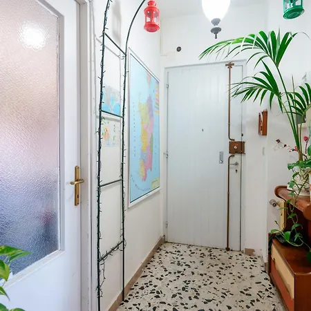 Guest house Pothos: Cozy With Modern Amenities Cagliari
