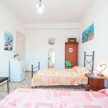 Pothos: Cozy With Modern Amenities Guest house Cagliari