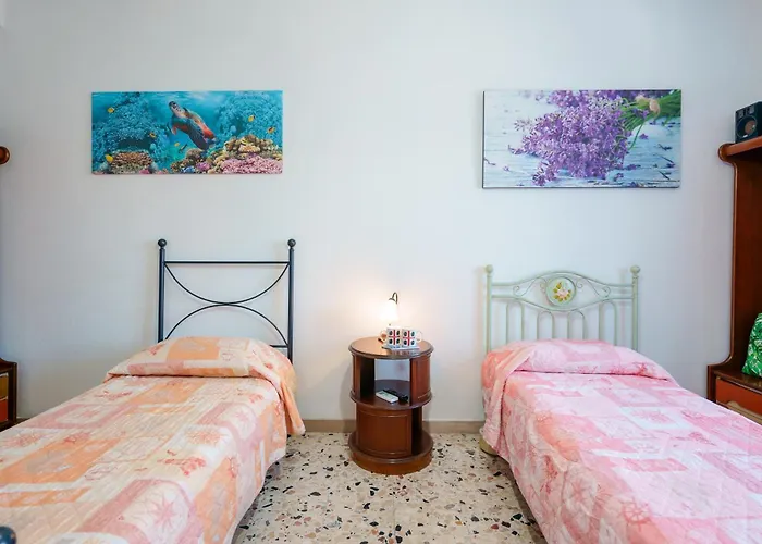 Pothos - Eng Ita - Air Conditioning Wi-fi Fridge Netflix Local Guide - Aria Condizionata, Frigo, Internet, Guida Locale Gasthof Cagliari